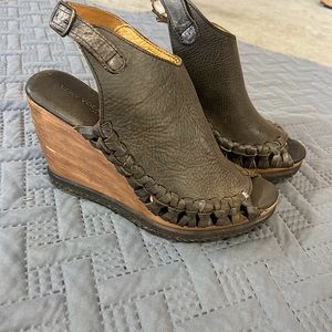 Very Volatile Los Angeles Wood Wedge Sandal